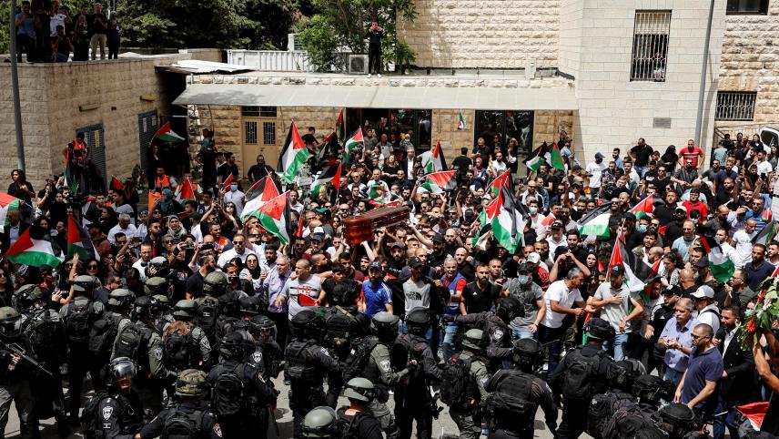 img-La police sioniste réprime la procession funéraire de Shireen Abu Akleh