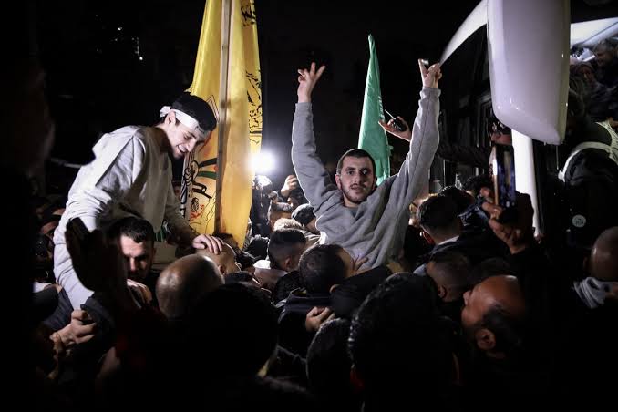 img-11 otages israéliens et 33 prisonniers palestiniens libérés lundi