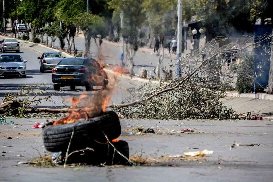 img-Manifestations et routes fermées à Tiaret