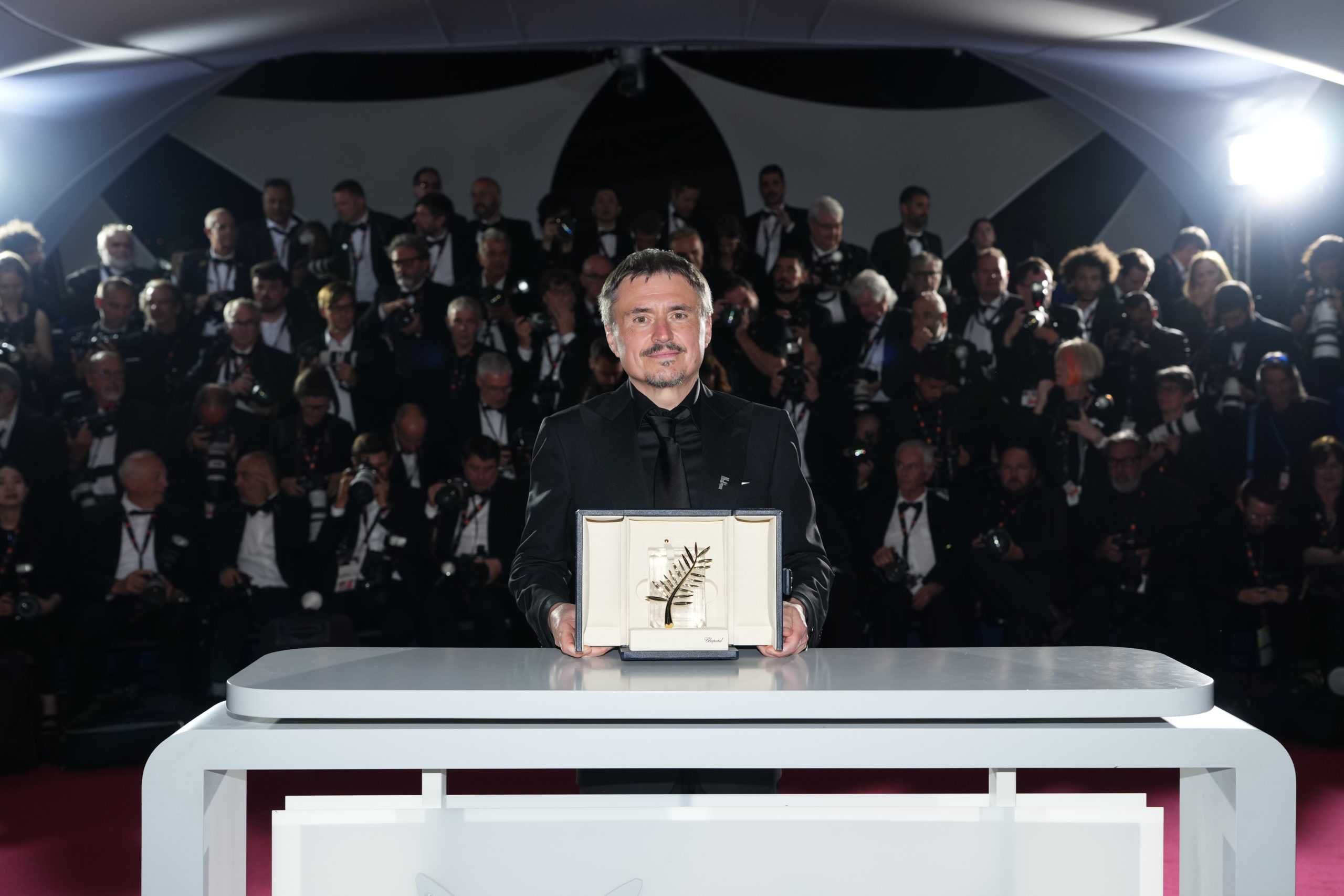 Cristian Mungiu, lauréat de la Palme d’or au Festival de Cannes 2026 pour le film Fjord.