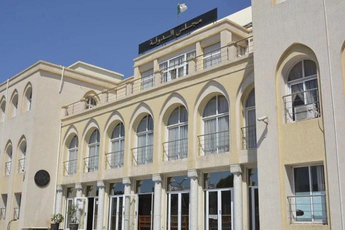 img-تبون يجري حركة جزئية واسعة في سلك القضاء