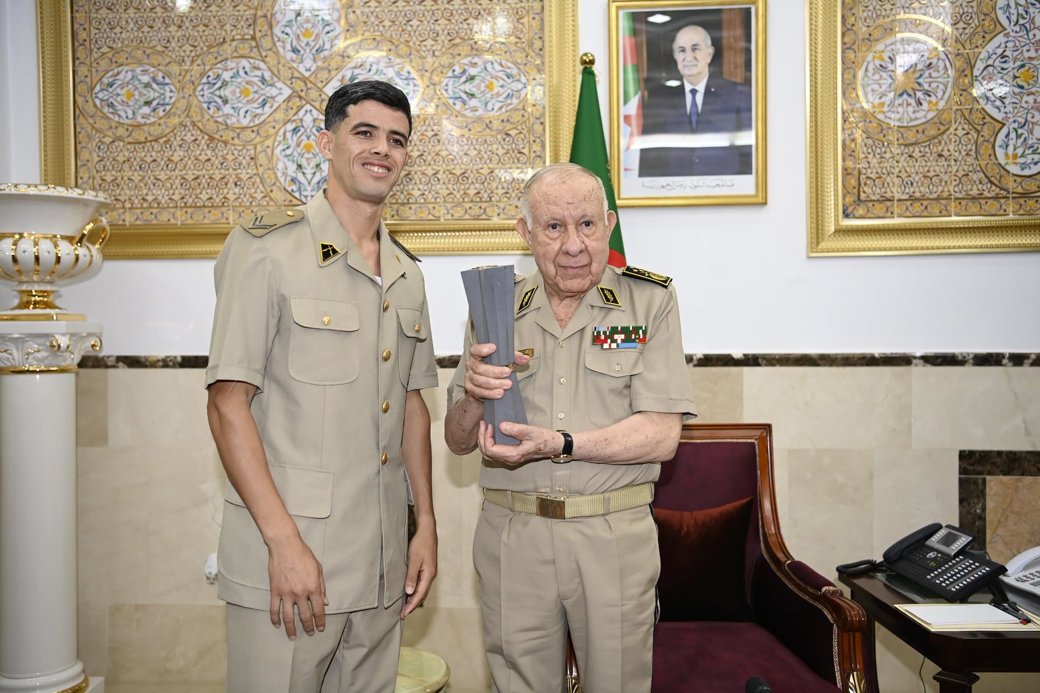 img-Djamel Sedjati, sergent-chef et champion du 800 m, honoré par Chanegriha