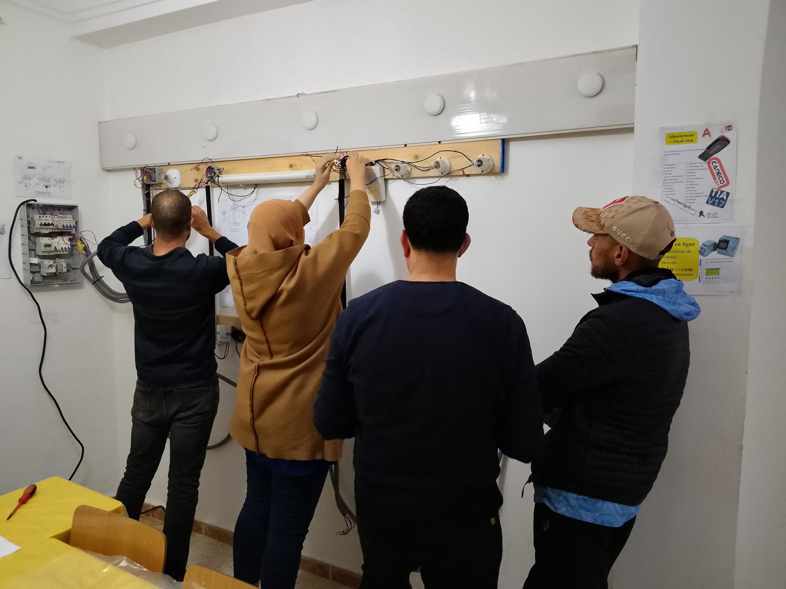 Formation électricité métiers manuels Algérie